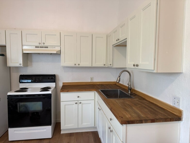 Building Photo - 9008 N Mohawk Ave