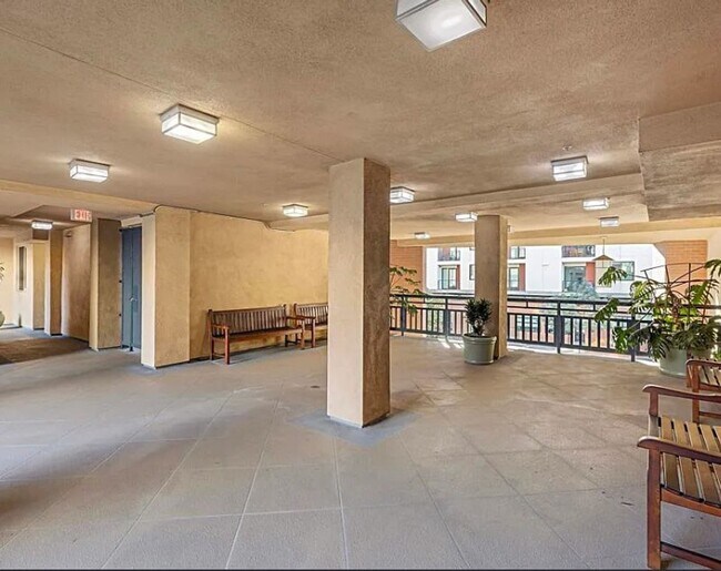 Building Photo - Amazing Downtown Unit Available For Rent!!!