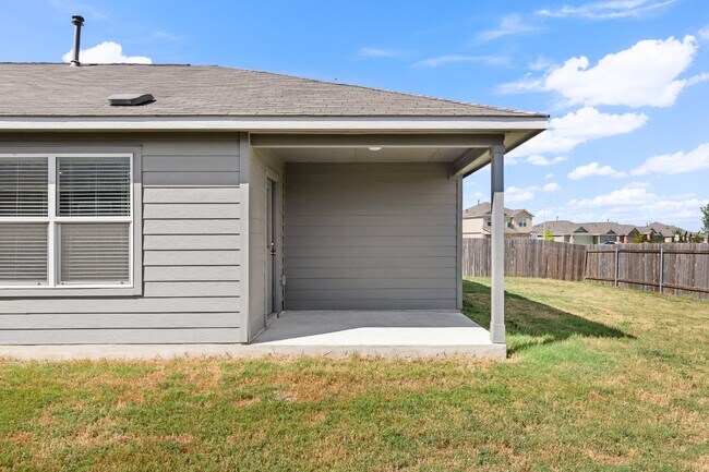 Building Photo - Cozy Kyle Home Awaits You