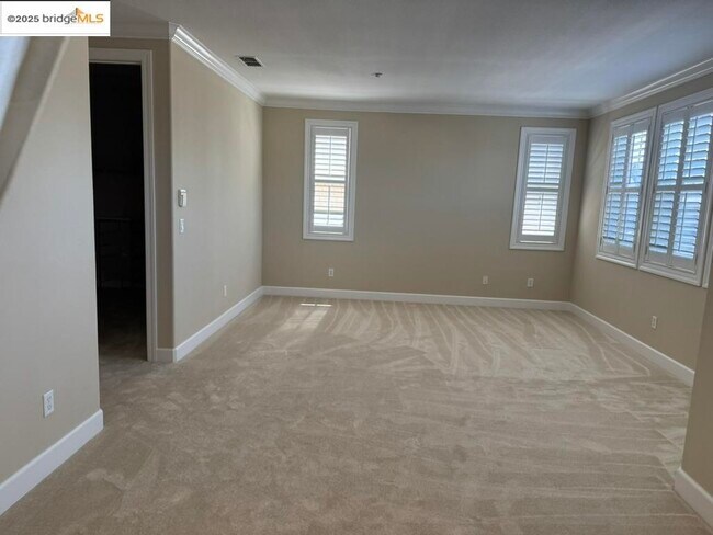 Building Photo - 203 Seaview Dr