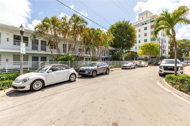 Building Photo - 2445 Lake Pancoast Dr