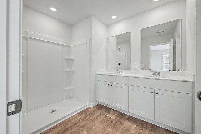 Building Photo - 762 Ridgley Dr