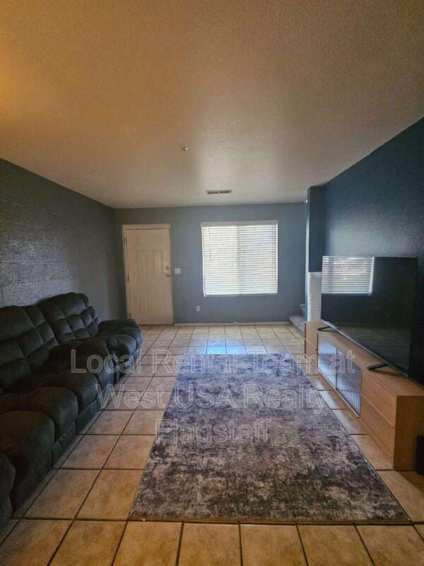 Building Photo - 6315 N Saint Nicholas Cir