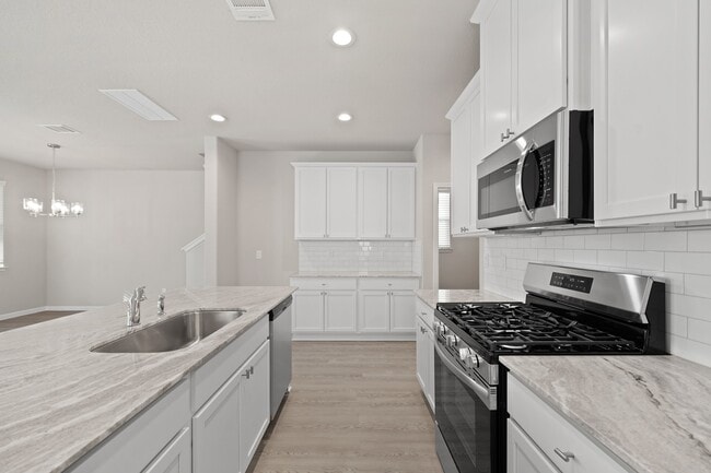 Building Photo - 835 Red Oakland Dr