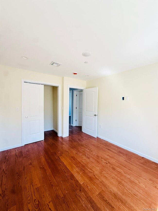 Building Photo - 139-22 Lakewood Ave