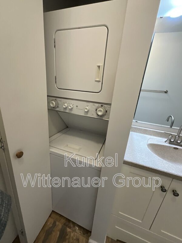 Building Photo - 213 Eagle Ridge