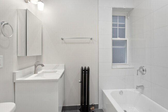 Building Photo - 1904 W Morse Ave