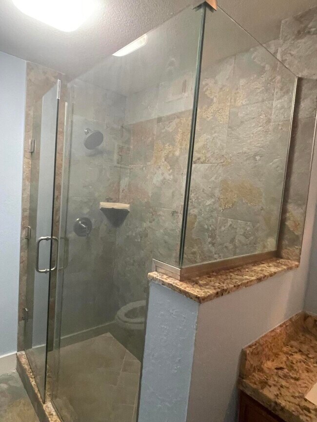 Building Photo - 6667 Racquet Club Dr