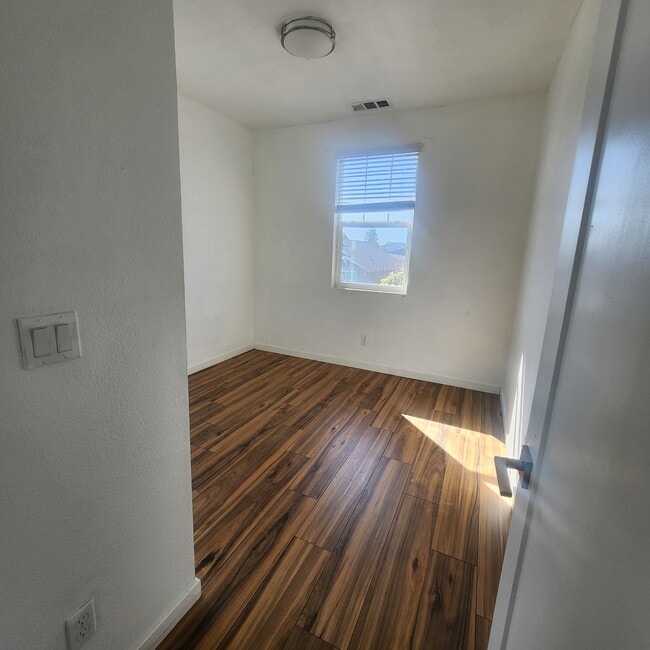 Building Photo - 2316 Dancing Penny Way