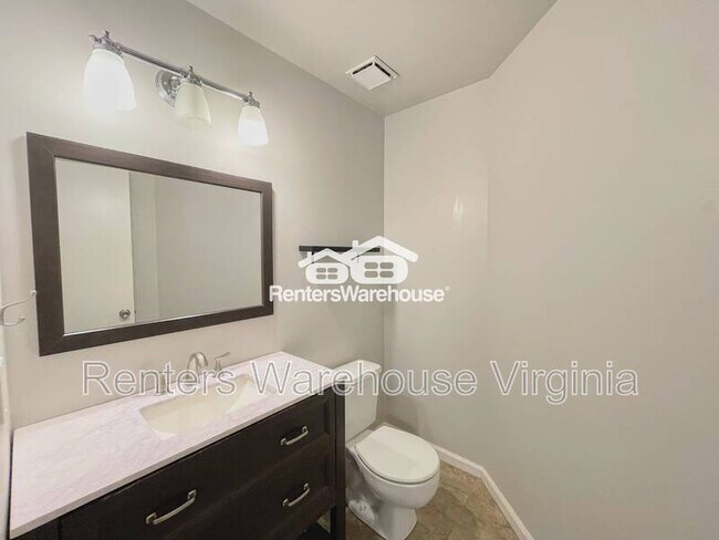 Building Photo - 2045 Cheshire Forest Ct