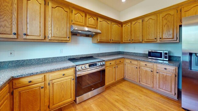 Building Photo - Executive Home in Ames