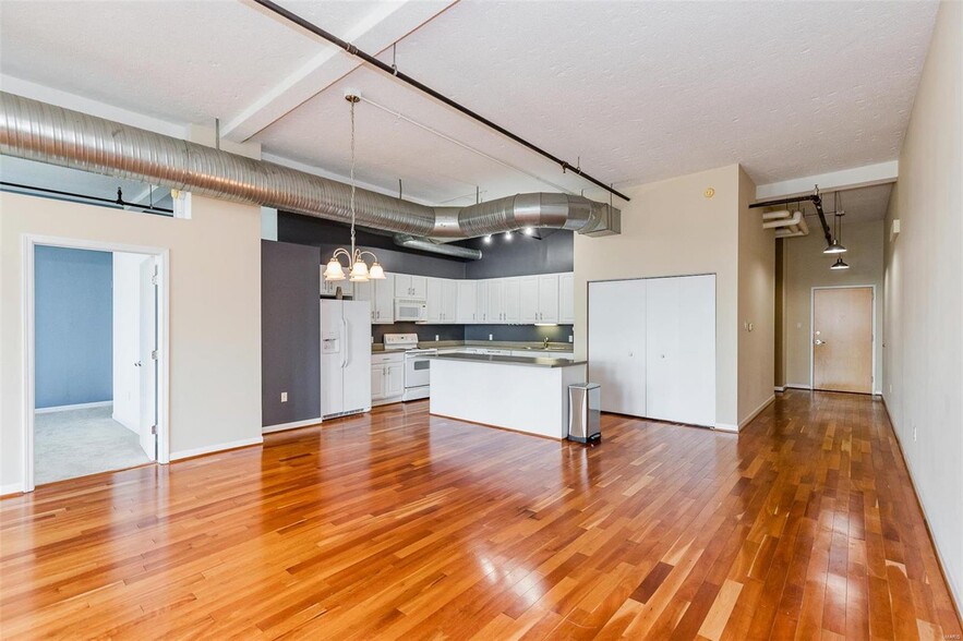 kitchen plus entryway - 1501 Locust St