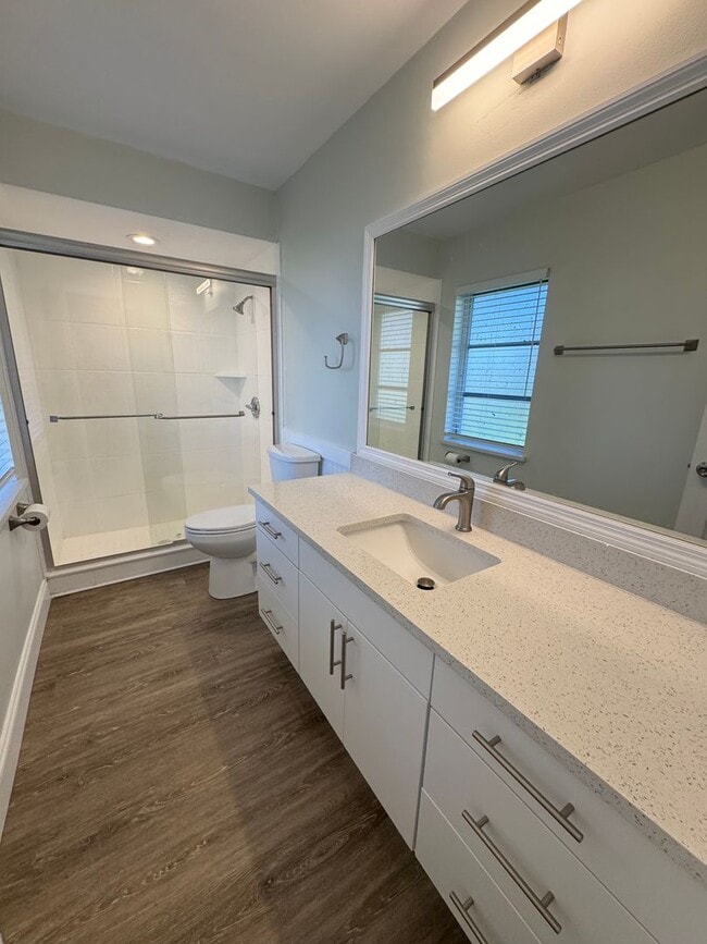 Building Photo - AVAILABLE NOW!  2 Bedroom 2 Bath Duplex with 1 Car Garage!