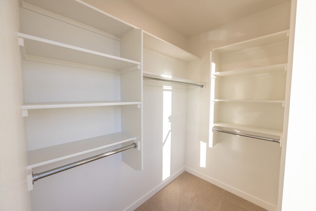 Building Photo - Riverside Townhomes - Waterfront Living in...