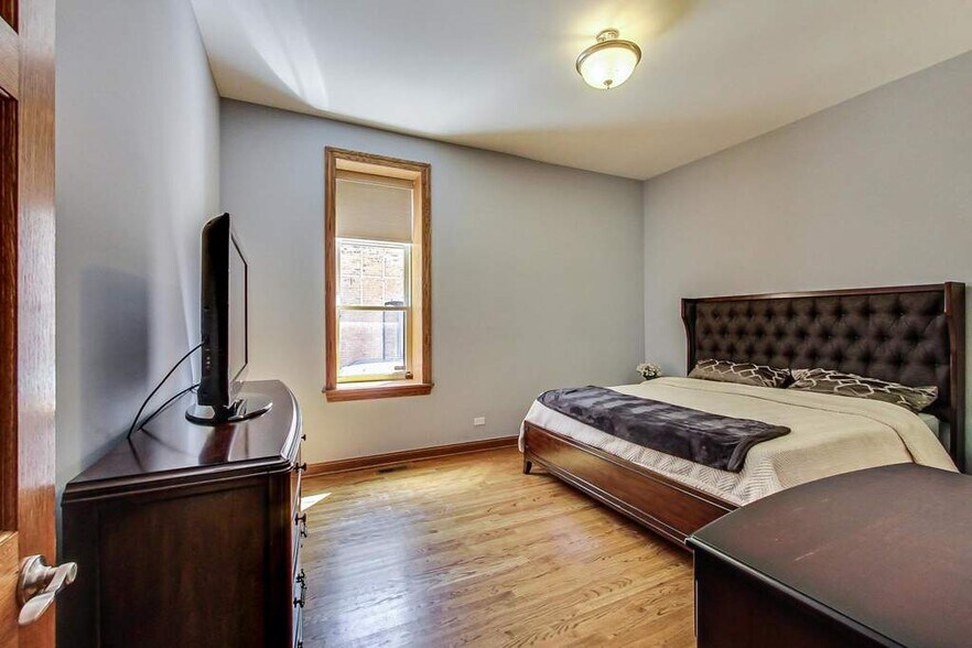 Primary Bed - King - 1801 W Thomas St