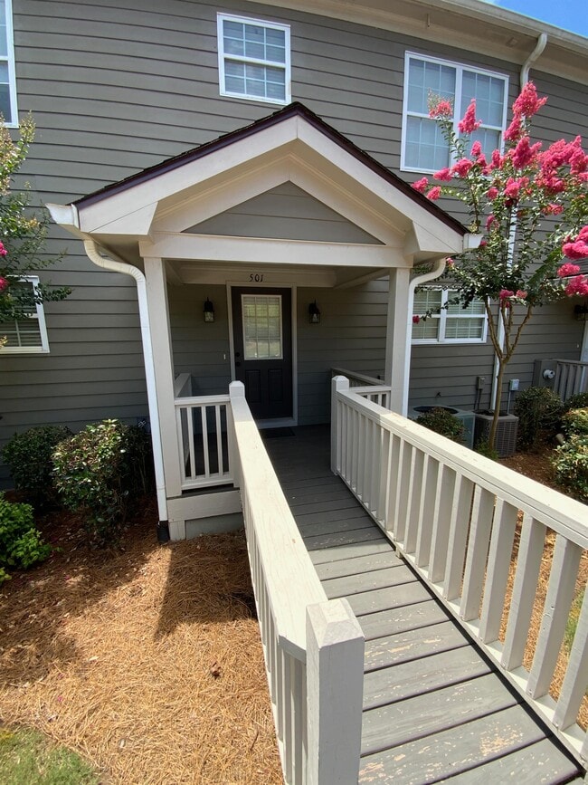 Building Photo - 501 Port Laz Ln