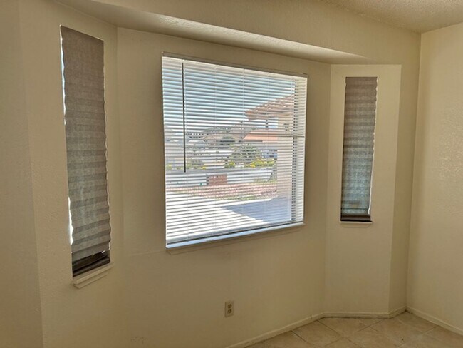 Building Photo - Charming 3-Bedroom in Spring Valley Lake