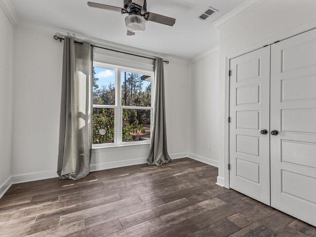 Building Photo - Private Home on 2 Acres Available Now!