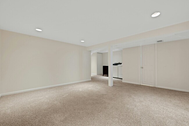 Building Photo - 126 Huber St