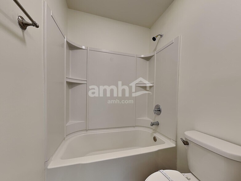 Building Photo - 351 Shady Glen