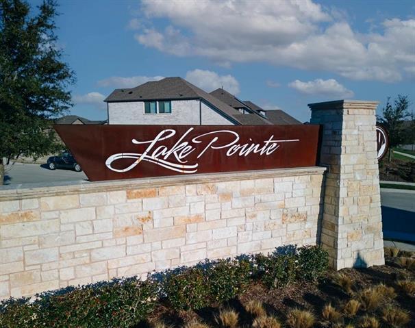 Building Photo - 560 Oak Crk Dr