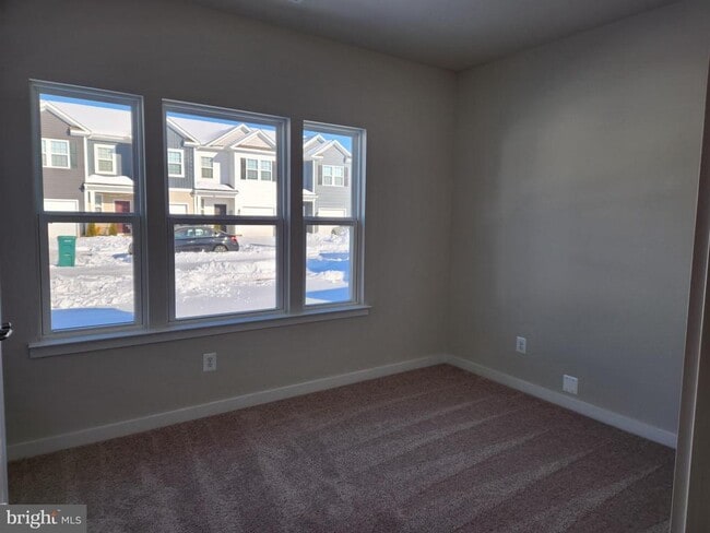 Building Photo - 327 Baker Dr