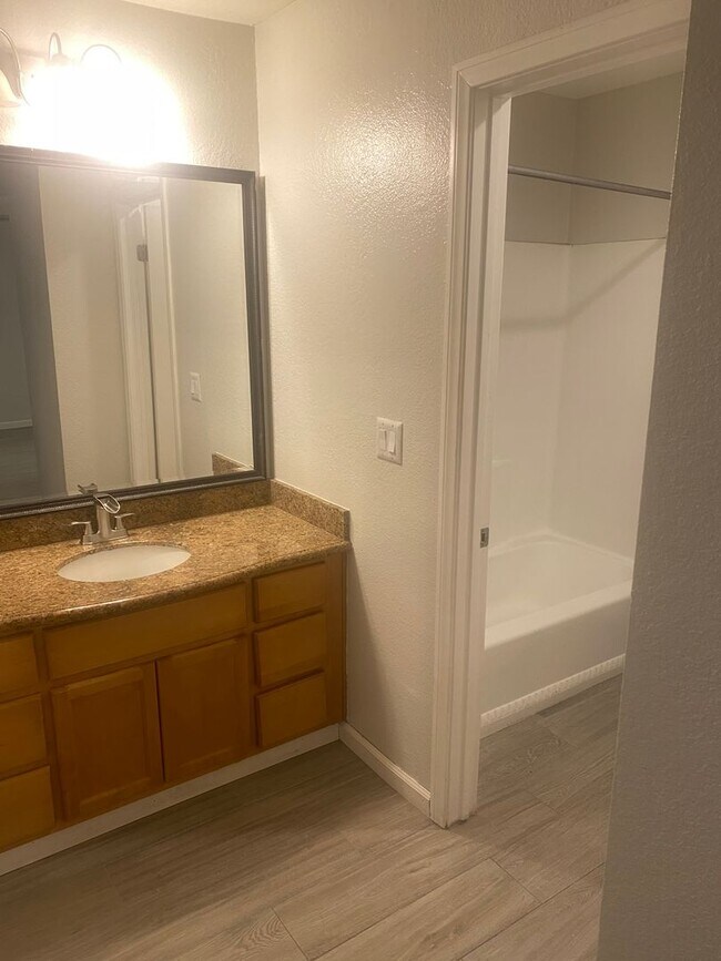 Building Photo - Santa Ana Junior 1 Bedroom 1 Bath Condo - Ground Floor - Gated - Pool/Spa