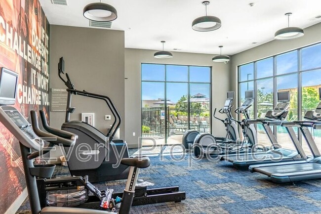 Building Photo - 6935 70th Ct