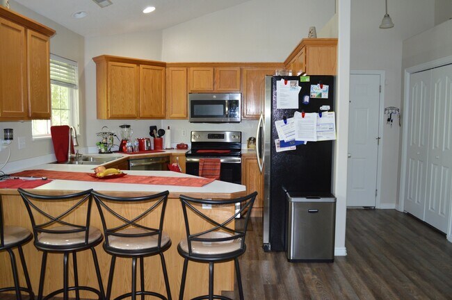 Building Photo - Country Woods Condo