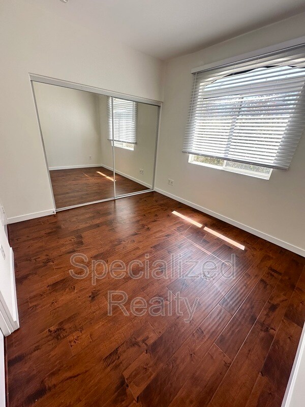 Building Photo - 5716 Whitsett Ave