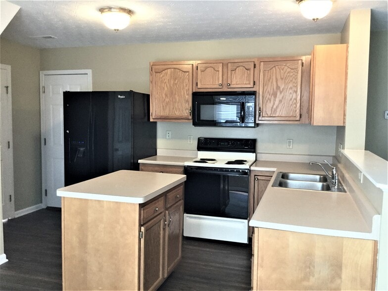 Building Photo - 6560 Black Forest Ct