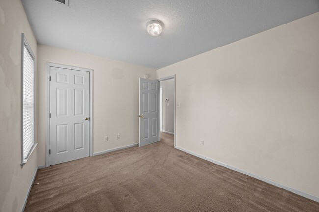 Building Photo - Welcome to Brookstone Crossing!