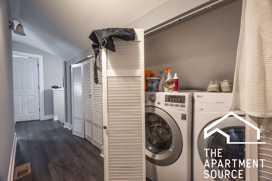 Building Photo - 1433 N Cleaver St