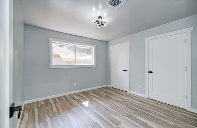 Building Photo - 1806 Cypress Dr