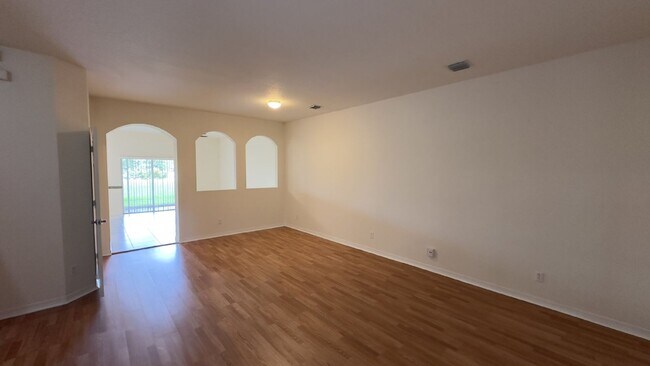 Building Photo - 3042 Grandiflora Dr