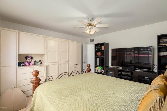 Building Photo - 6825 E Virginia Ave