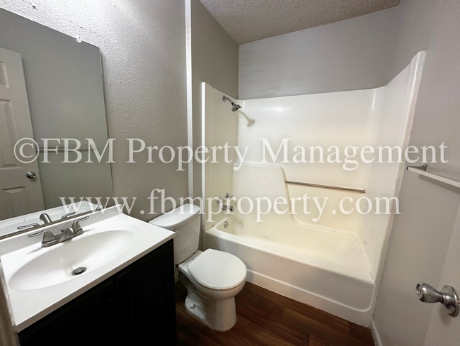 Building Photo - 825 Tehuacana Hwy