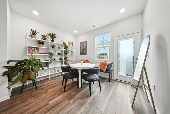 Building Photo - 5205 Invention Wy