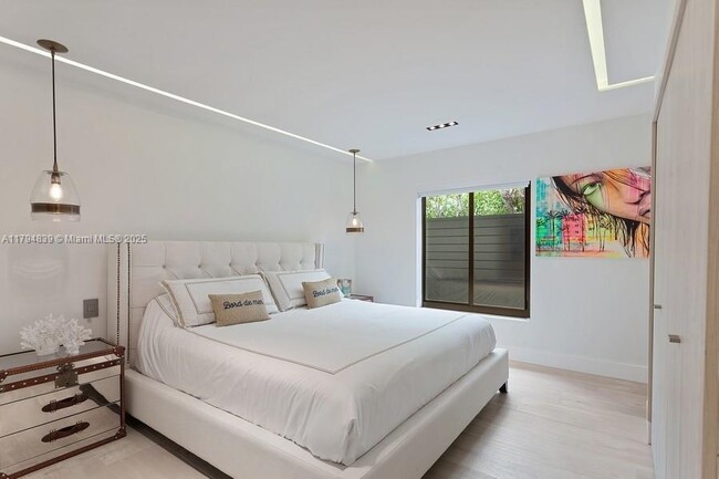 Building Photo - 7972 Biscayne Point Cir