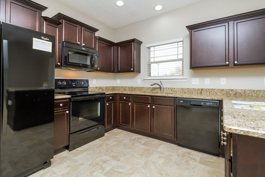 Building Photo - 6465 Paddington Way