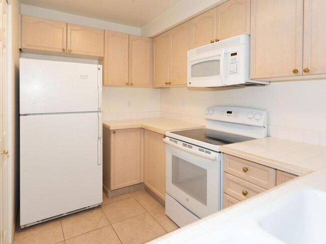 Building Photo - 18505 SE Newport Way