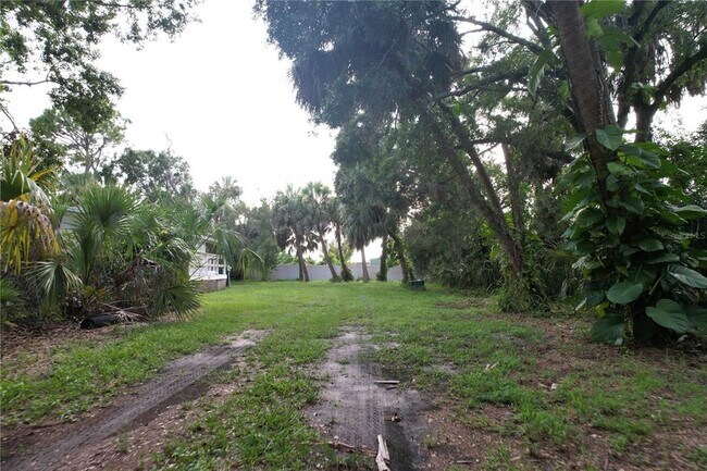 Building Photo - 1305 Sweeney Dr
