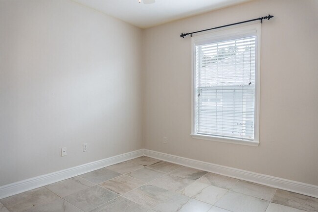 Building Photo - 1106 High Meadow Dr