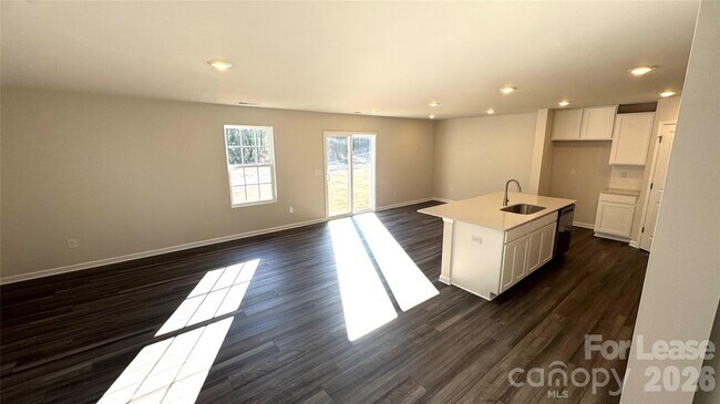 Building Photo - 3307 Crawford Ave