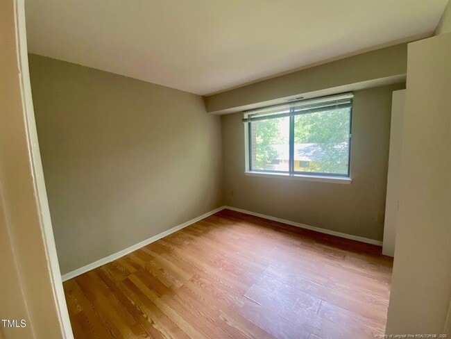 Building Photo - 1212 Schaub Dr