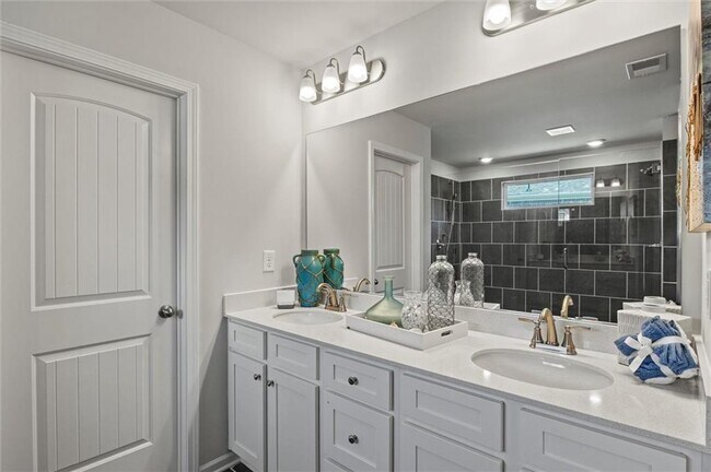 Building Photo - 213 Chiswick Lp