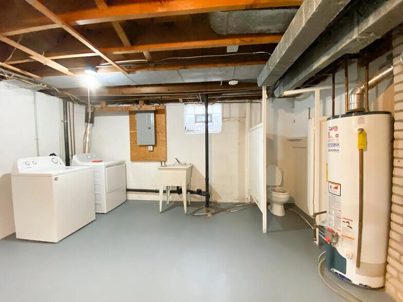 Building Photo - 1919 E 38th St