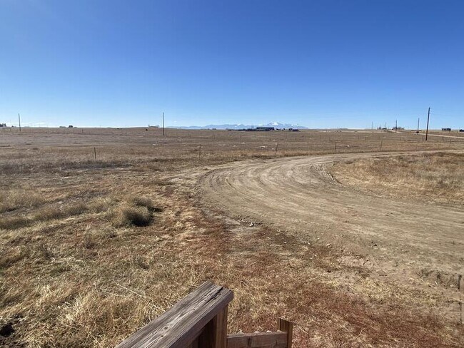 Building Photo - 9815 N Log Rd