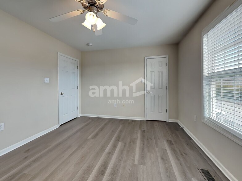 Building Photo - 47 Wolf Creek Ln