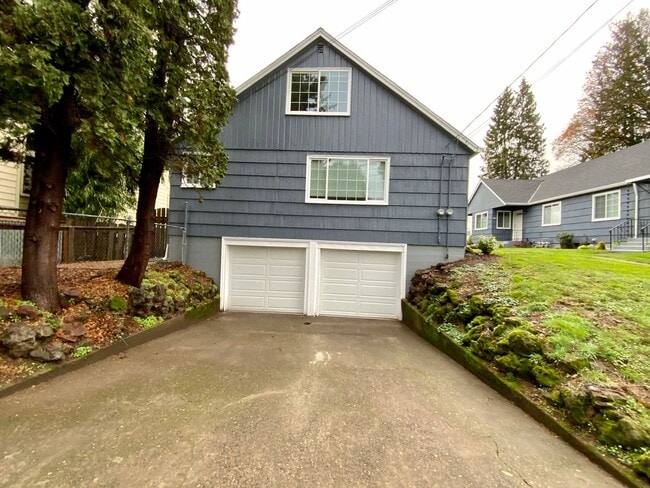 Building Photo - Beautiful Townhouse with Fenced Yard, Garage, and AC